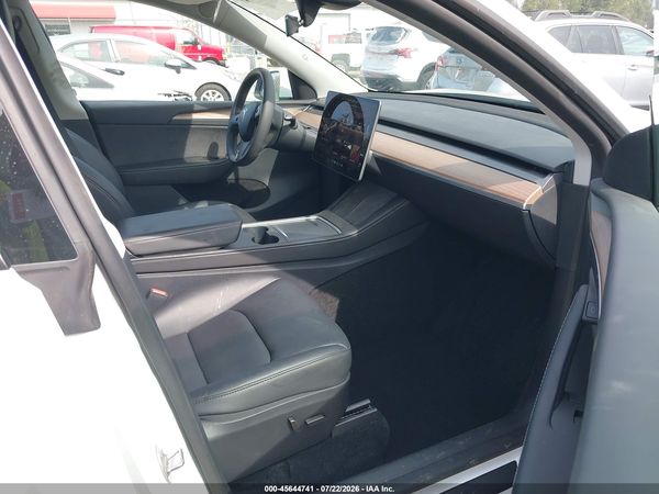 2025 TESLA MODEL Y