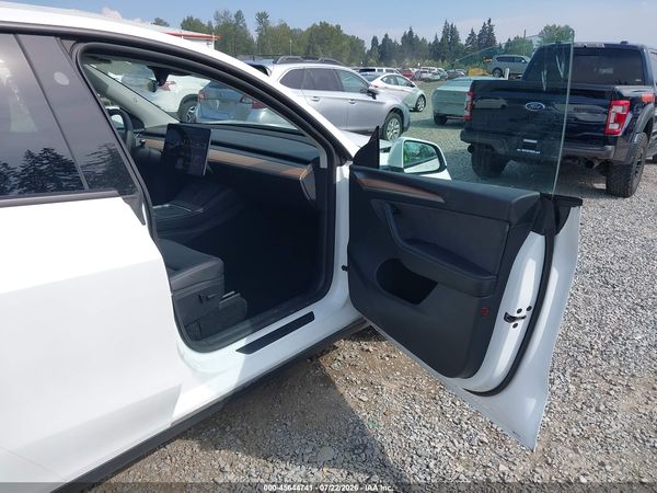 2025 TESLA MODEL Y