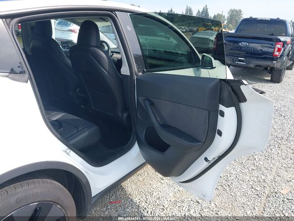 2025 TESLA MODEL Y