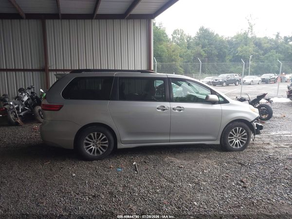 2019 TOYOTA SIENNA XLE 8 PASSENGER