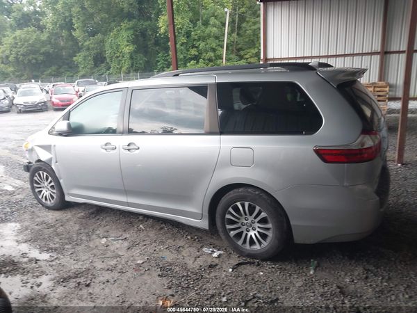 2019 TOYOTA SIENNA XLE 8 PASSENGER