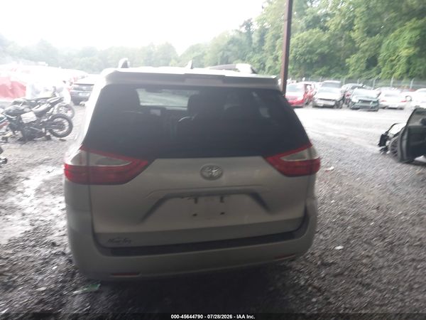 2019 TOYOTA SIENNA XLE 8 PASSENGER