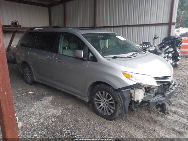 2019 TOYOTA SIENNA XLE 8 PASSENGER