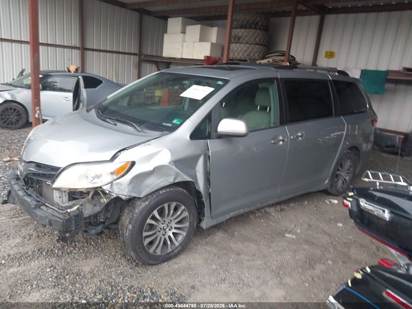 2019 TOYOTA SIENNA XLE 8 PASSENGER