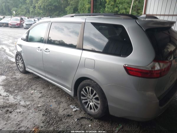 2019 TOYOTA SIENNA XLE 8 PASSENGER