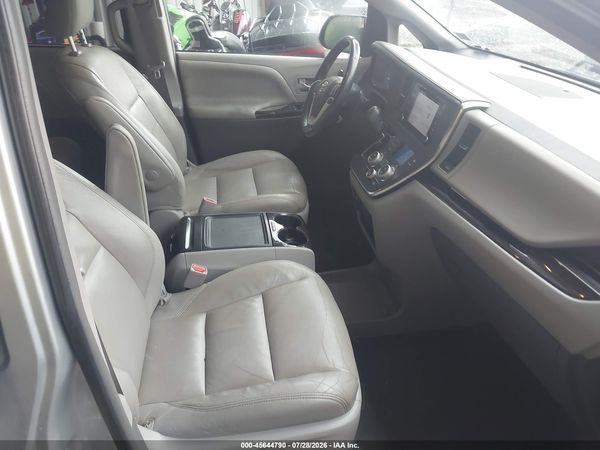 2019 TOYOTA SIENNA XLE 8 PASSENGER
