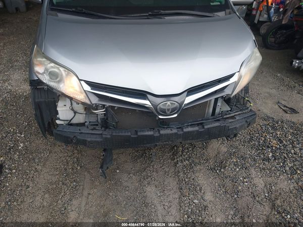 2019 TOYOTA SIENNA XLE 8 PASSENGER