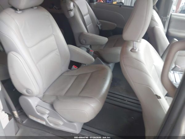 2019 TOYOTA SIENNA XLE 8 PASSENGER