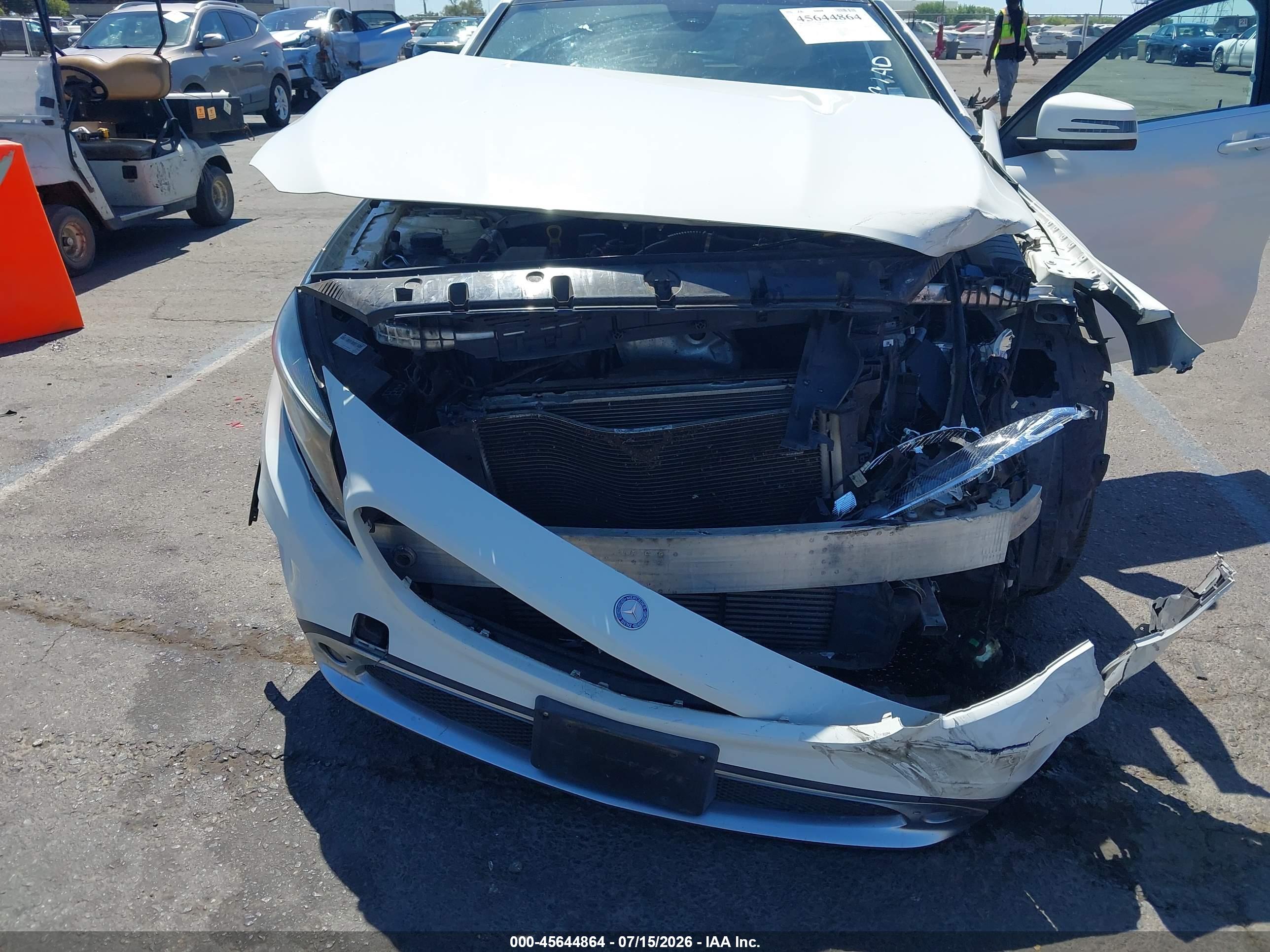 2016 MERCEDES-BENZ GLA 250 4MATIC