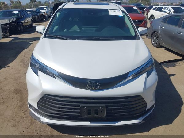 2026 TOYOTA SIENNA XLE