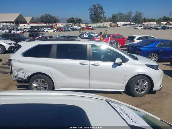 2026 TOYOTA SIENNA XLE