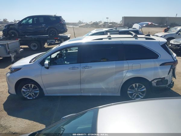 2026 TOYOTA SIENNA XLE