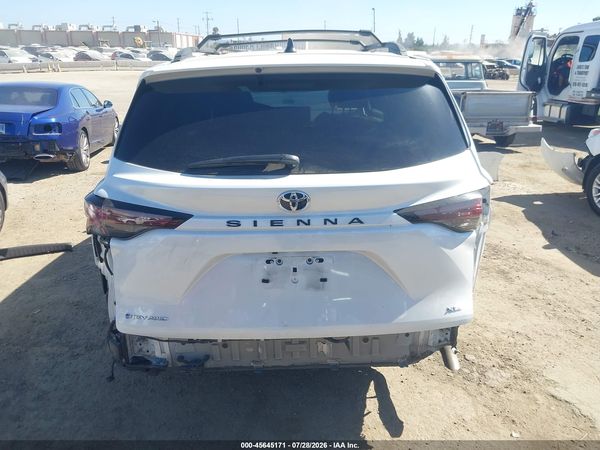 2026 TOYOTA SIENNA XLE