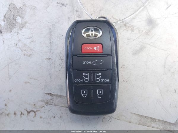 2026 TOYOTA SIENNA XLE