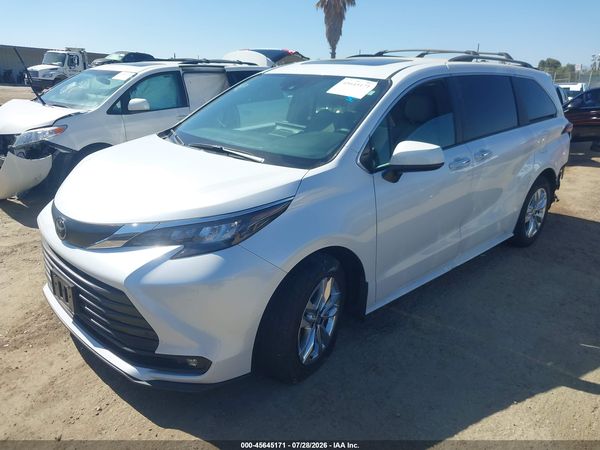 2026 TOYOTA SIENNA XLE