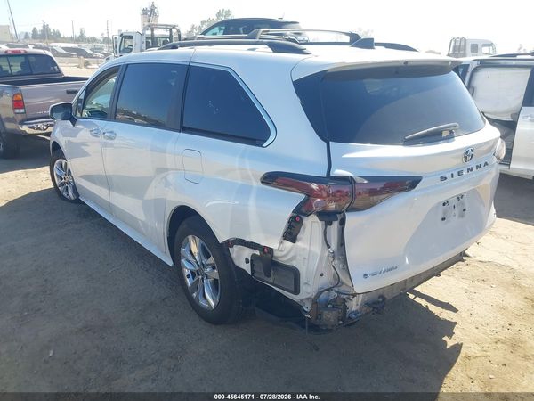 2026 TOYOTA SIENNA XLE