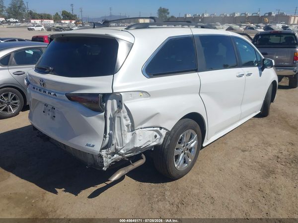 2026 TOYOTA SIENNA XLE