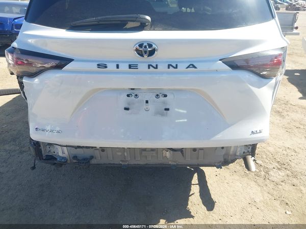2026 TOYOTA SIENNA XLE
