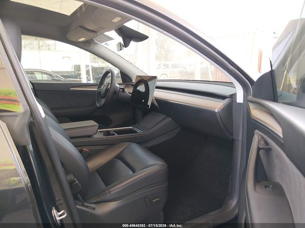 2025 TESLA MODEL Y
