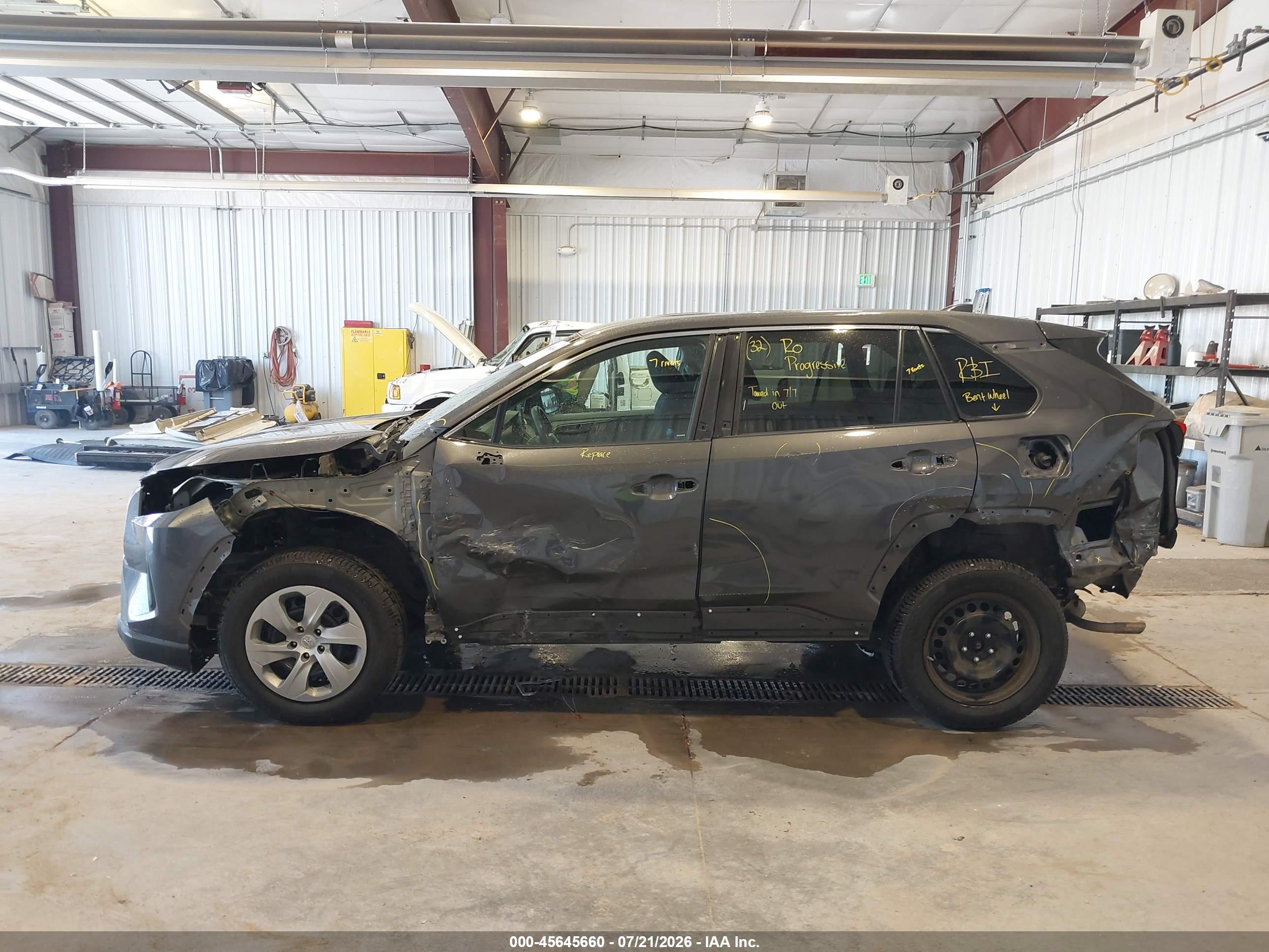2022 TOYOTA RAV4 LE