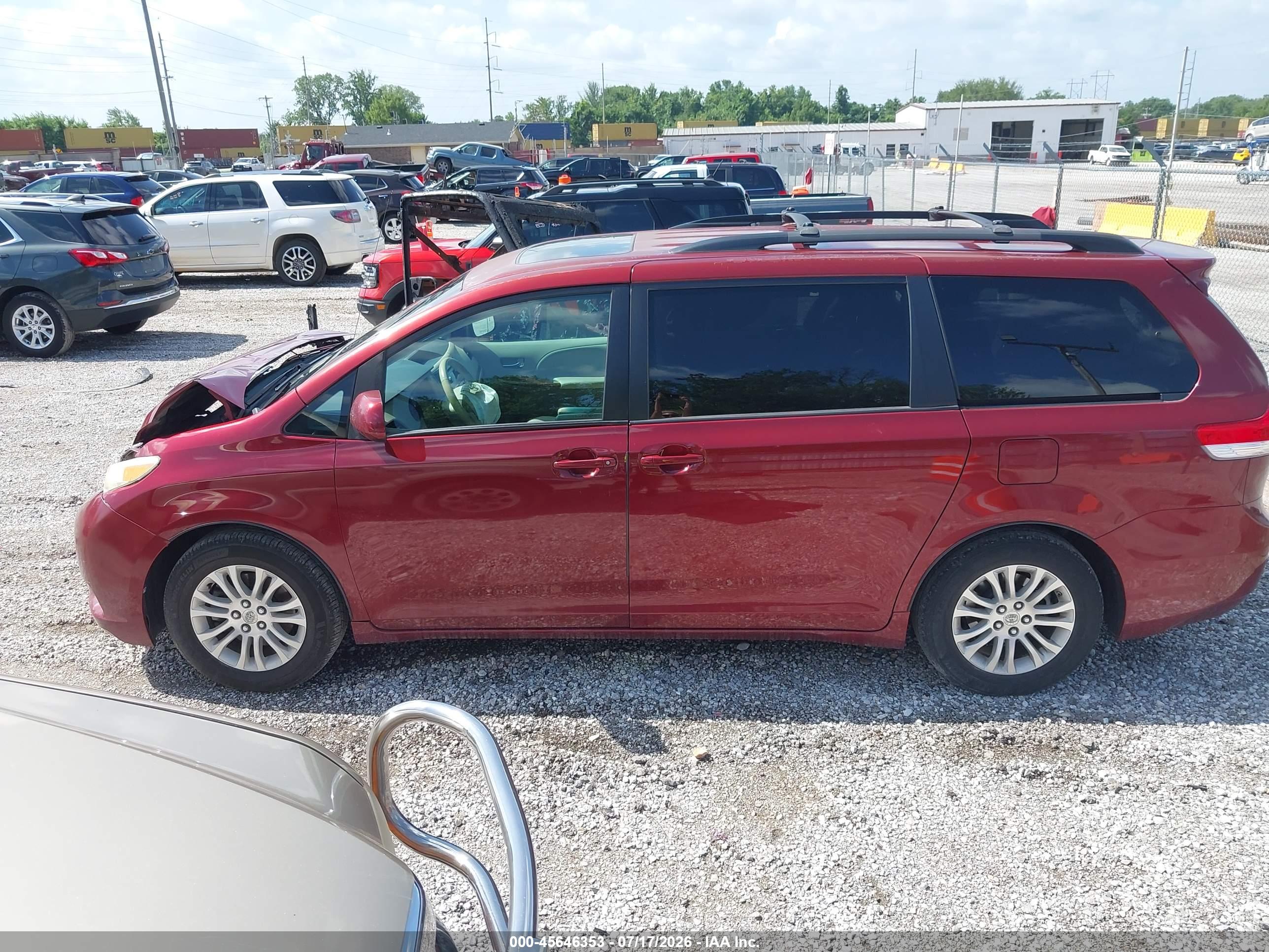 2012 TOYOTA SIENNA XLE V6 8 PASSENGER