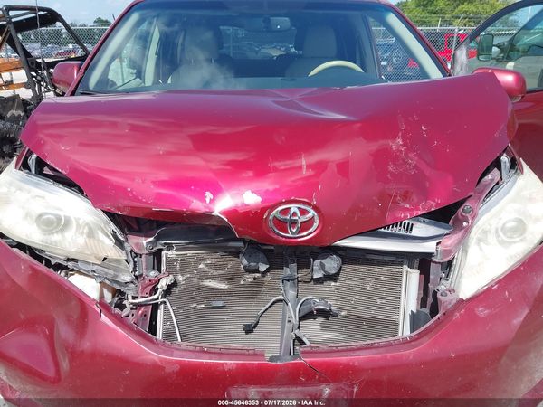 2012 TOYOTA SIENNA XLE V6 8 PASSENGER