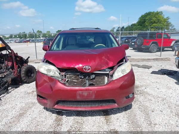 2012 TOYOTA SIENNA XLE V6 8 PASSENGER