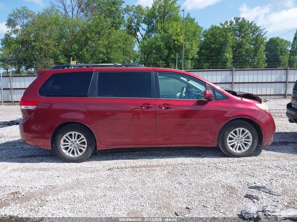 2012 TOYOTA SIENNA XLE V6 8 PASSENGER