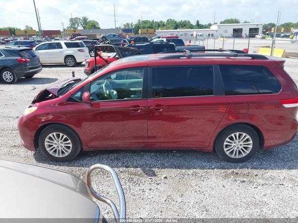 2012 TOYOTA SIENNA XLE V6 8 PASSENGER