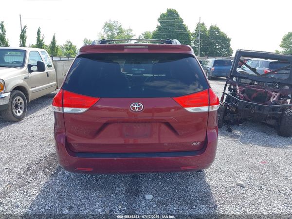 2012 TOYOTA SIENNA XLE V6 8 PASSENGER