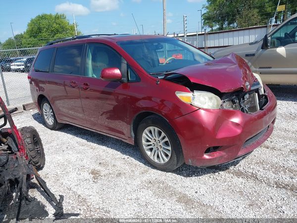 2012 TOYOTA SIENNA XLE V6 8 PASSENGER