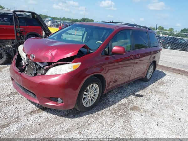 2012 TOYOTA SIENNA XLE V6 8 PASSENGER