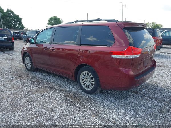 2012 TOYOTA SIENNA XLE V6 8 PASSENGER