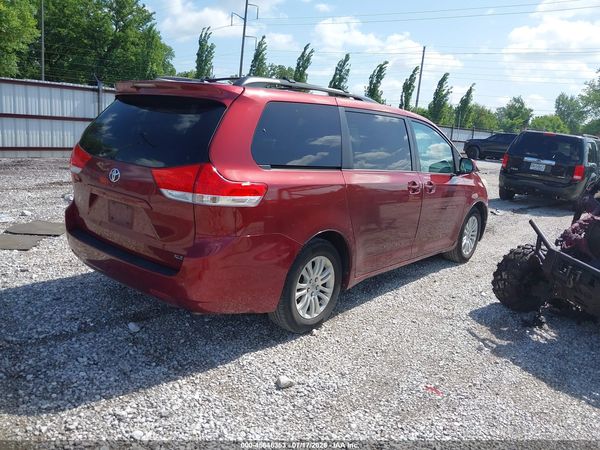 2012 TOYOTA SIENNA XLE V6 8 PASSENGER
