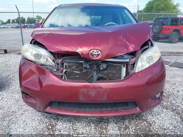 2012 TOYOTA SIENNA XLE V6 8 PASSENGER