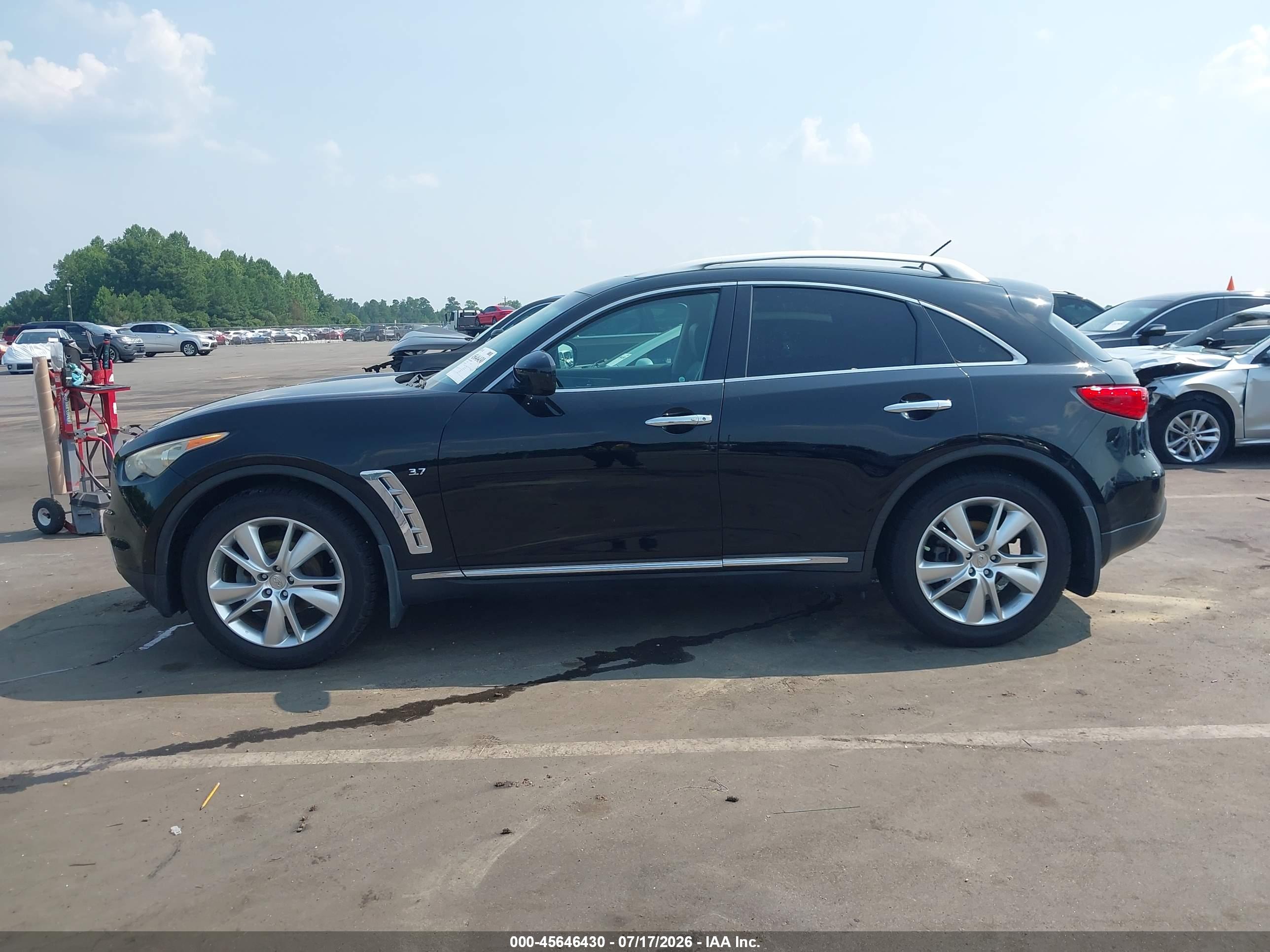2016 INFINITI QX70
