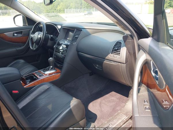 2016 INFINITI QX70