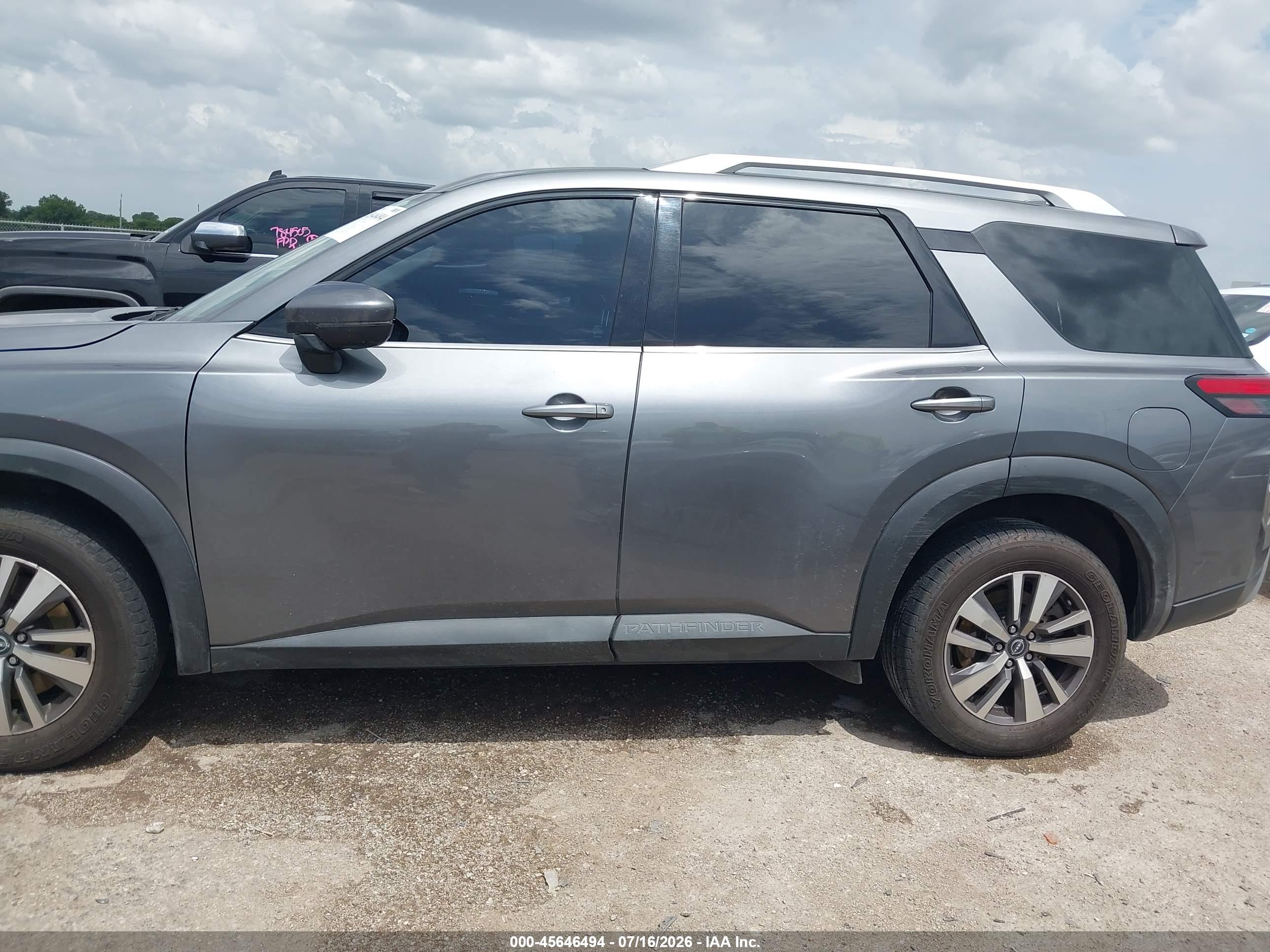 2023 NISSAN PATHFINDER SL FWD