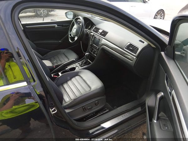 2018 VOLKSWAGEN PASSAT 2.0T SEL PREMIUM — I5