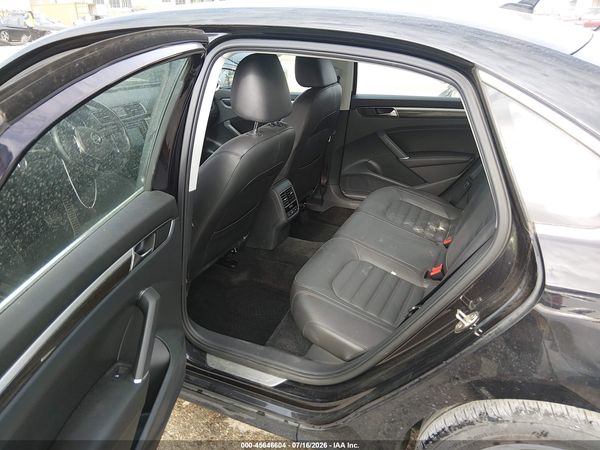 2018 VOLKSWAGEN PASSAT 2.0T SEL PREMIUM — I8