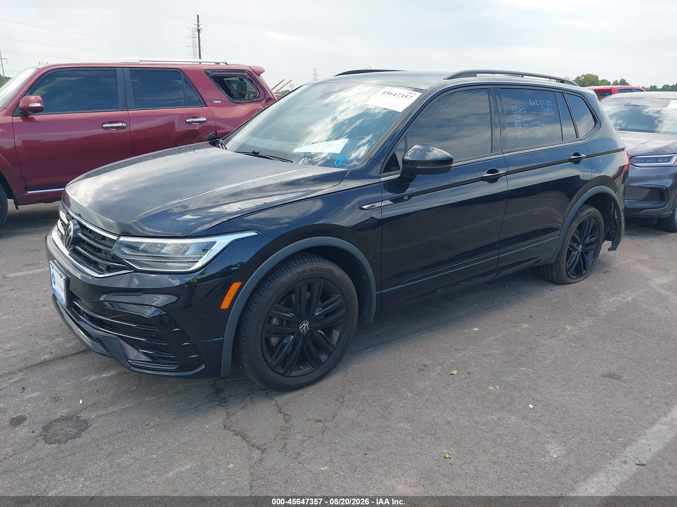 2022 VOLKSWAGEN TIGUAN 2.0T SE R-LINE BLACK — I2