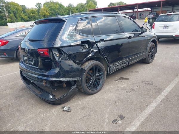 2022 VOLKSWAGEN TIGUAN 2.0T SE R-LINE BLACK — I4
