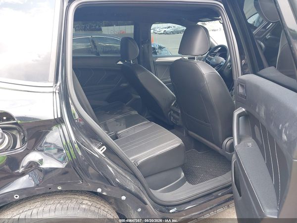 2022 VOLKSWAGEN TIGUAN 2.0T SE R-LINE BLACK — I8