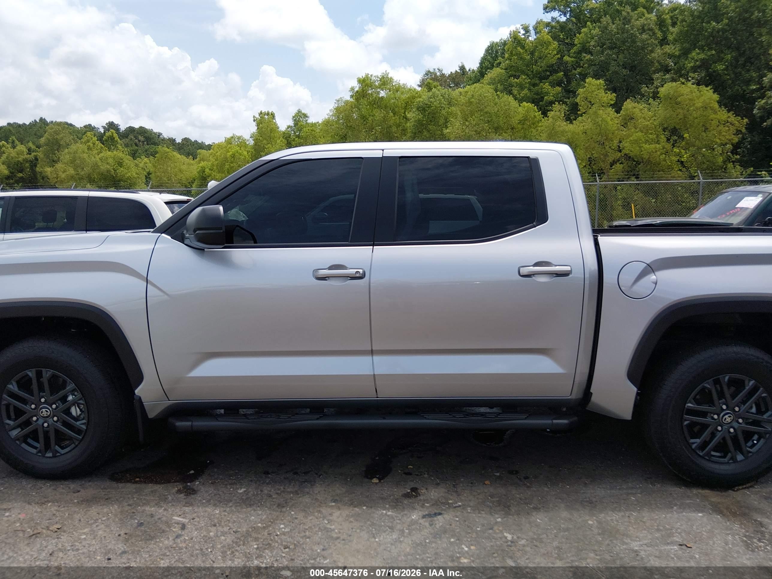 2025 TOYOTA TUNDRA SR5