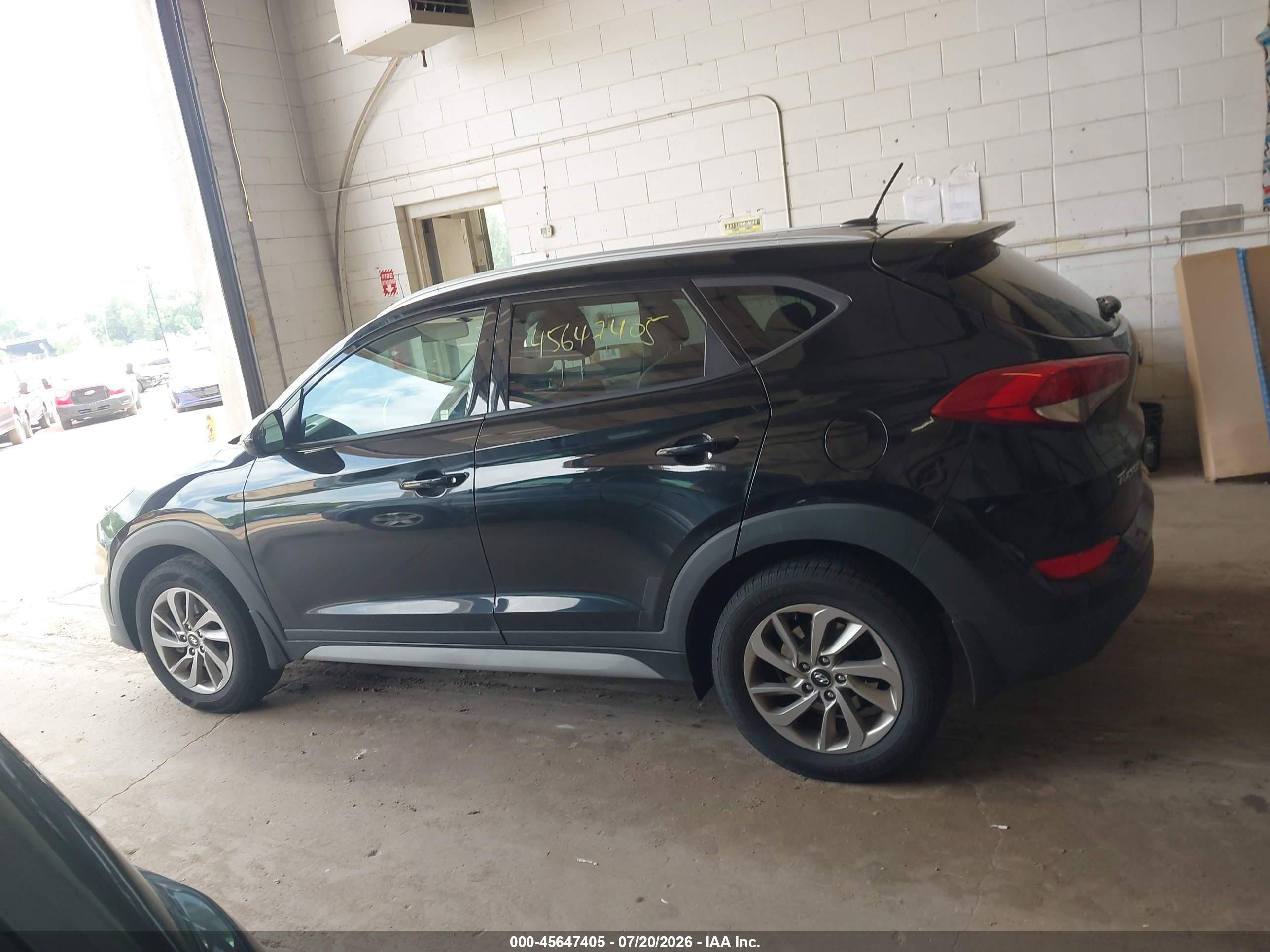 2017 HYUNDAI TUCSON SE