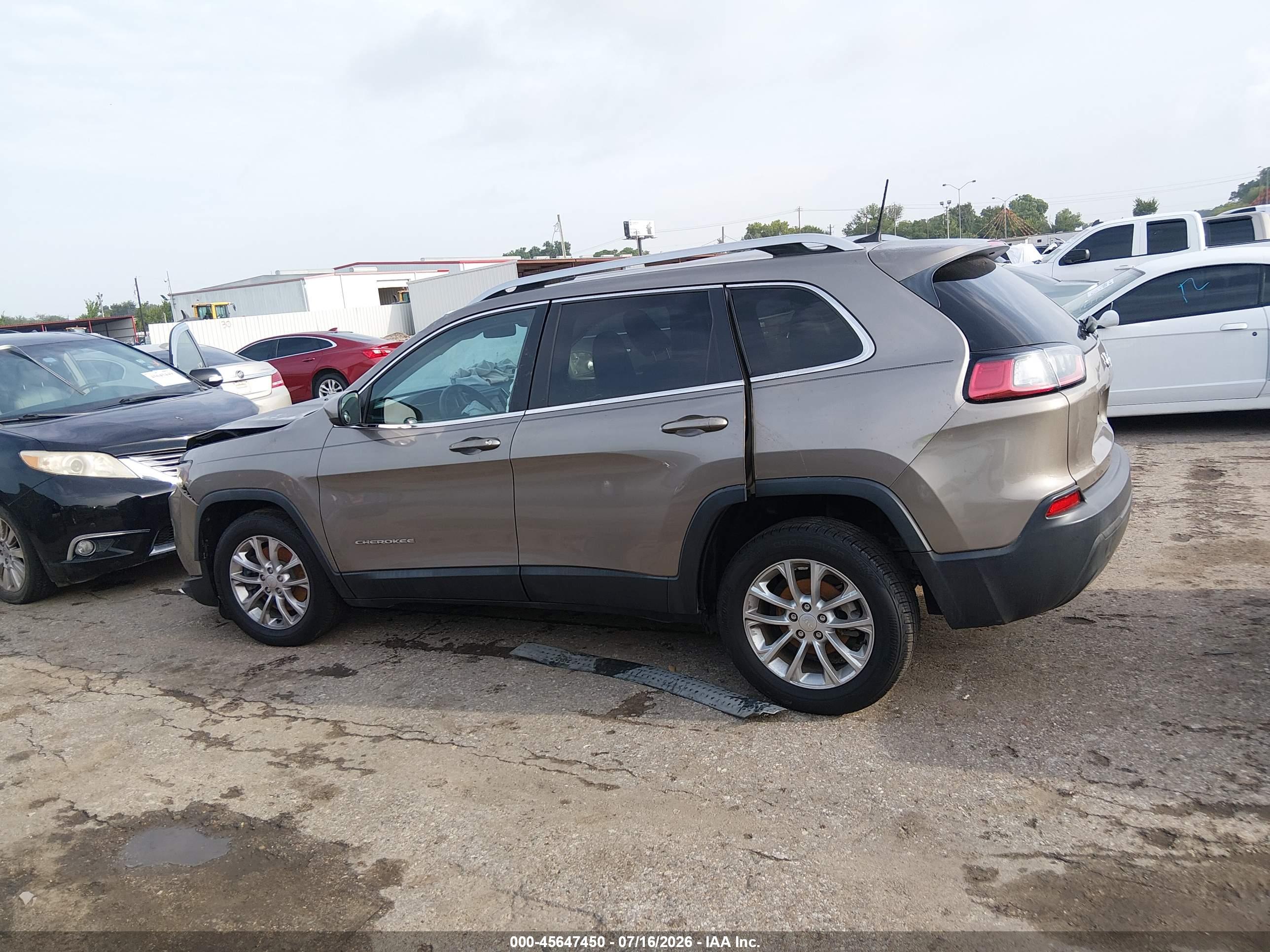 2019 JEEP CHEROKEE LATITUDE FWD