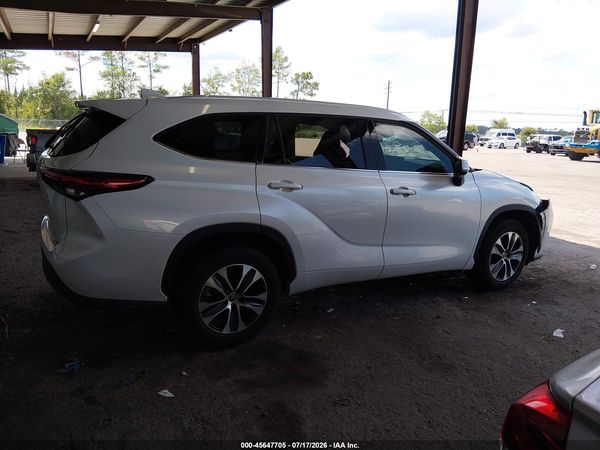 2022 TOYOTA HIGHLANDER XLE