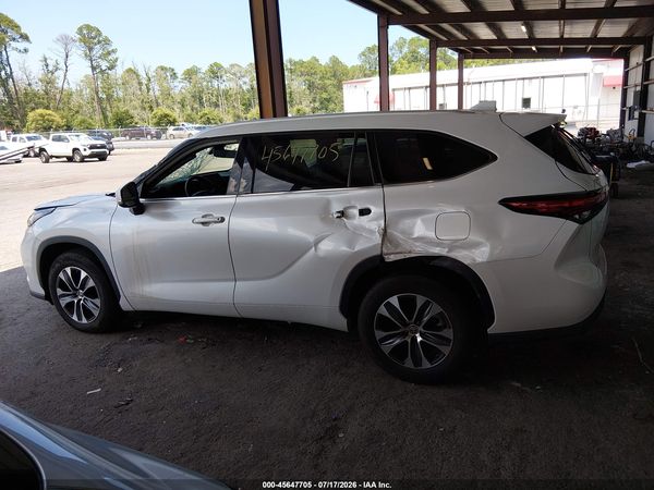 2022 TOYOTA HIGHLANDER XLE