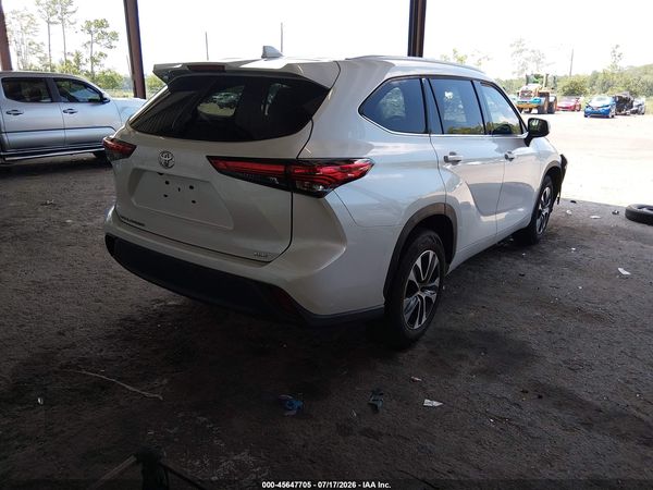 2022 TOYOTA HIGHLANDER XLE