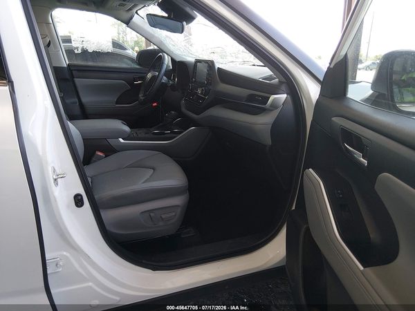 2022 TOYOTA HIGHLANDER XLE